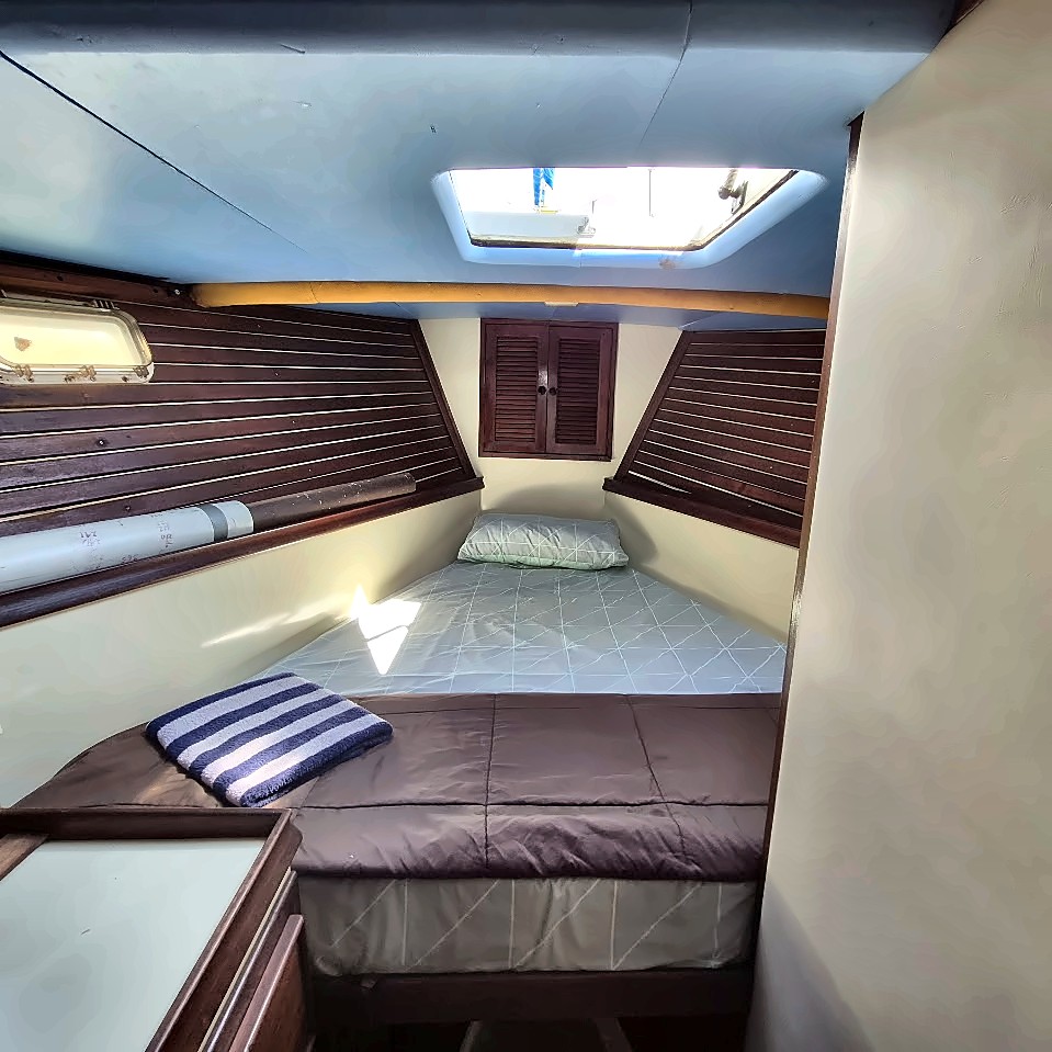 Forward V-Berth